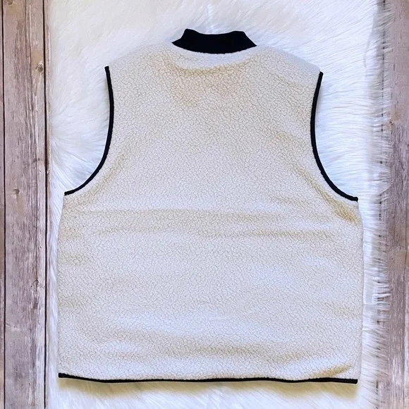 The North Face Women’s Cuchillo Reversible Navy Vest - Picture 7 of 9